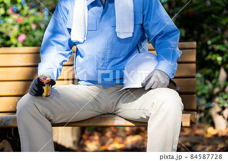 作業服の男性　ガテン系　休憩 84587728