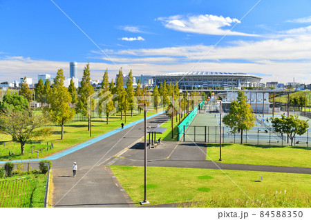 新横浜公園より新横浜駅方面を望む(神奈川県横浜市)【2021.10】 84588350