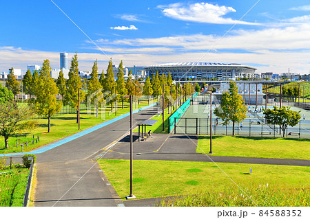 新横浜公園より新横浜駅方面を望む(神奈川県横浜市)【2021.10】 84588352