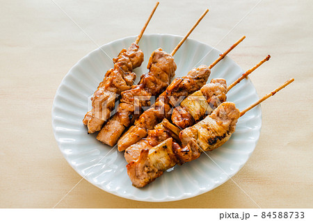 鶏ももの焼鳥 84588733