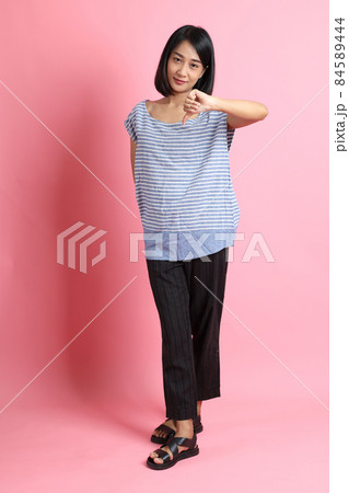 Mixed Race Woman 84589444