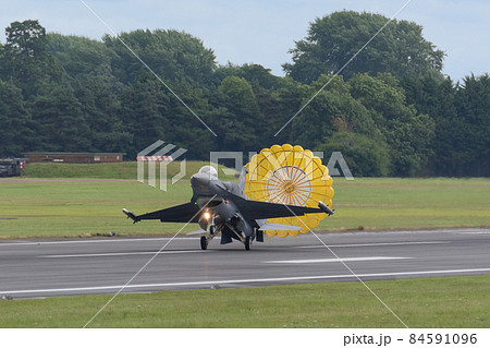 ポーランド空軍F-16Cブロック52+「タイガーデモチーム」着陸 ポーランド空軍F-16Cブロック52+「タイガーデモチーム」着陸 84591096