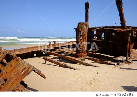 世界最大の砂の島、フレーザー島(世界遺産)の75マイルビーチに横たわる難破船、マヘノ号 世界最大の砂の島、フレーザー島(世界遺産)の75マイルビーチに横たわる難破船、マヘノ号 84592898