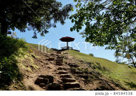 瞰望岩のてっぺん 84594538