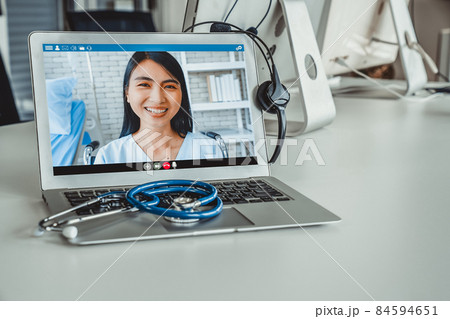 Telemedicine service online video call for doctor to actively chat with patient Telemedicine service online video call for doctor to actively chat with patient 84594651