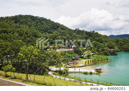 The scenery of Sun Moon Lake in the morning is a famous attraction in Nantou, Taiwan. 84600201