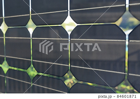 太陽光発電のパネルのアップ 84601871