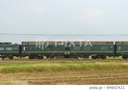 北陸本線　美川ー加賀笠間　JR西日本　24系　トワイライト　第2編成　⑧　スロネ25-502　海側 84602421