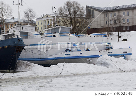 Winter parking boats on the river Vologda, Russia 84602549