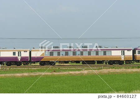 北陸本線　美川ー加賀笠間　JR西日本　12系　サワ座　⑤　オロ12-828　海側 84603127