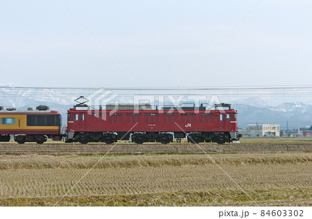 北陸本線 美川ー加賀笠間 JR東日本 EF81-151(長岡) 海側 北陸本線 美川ー加賀笠間 JR東日本 EF81-151(長岡) 海側 84603302