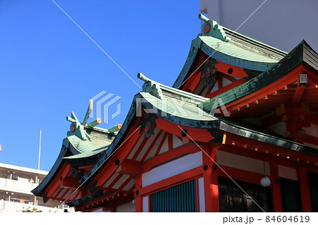 神社の屋根 (大島稲荷神社) 84604619