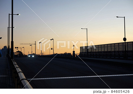 早朝の丸子橋の風景 早朝の丸子橋の風景 84605426