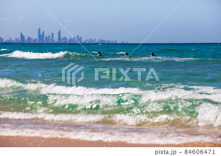 ゴールドコーストのローカルに大人気のビーチ、Burleigh Beach(バーレイビーチ) ゴールドコーストのローカルに大人気のビーチ、Burleigh Beach(バーレイビーチ) 84606471