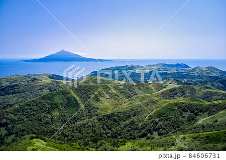 礼文岳頂上から見る利尻富士 礼文岳頂上から見る利尻富士 84606731