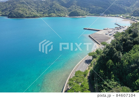 加計呂麻島の瀬相港周辺の空撮 84607104