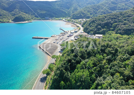 加計呂麻島の瀬相港周辺の空撮 84607105