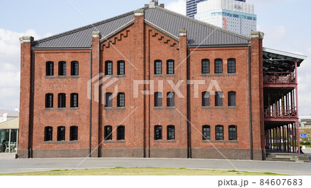 横浜港、赤レンガ倉庫 84607683