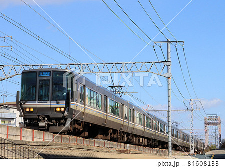 西宮市内を走る223系新快速 西宮市内を走る223系新快速 84608133