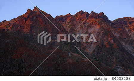 モルゲンロート・谷川岳一ノ倉沢の絶景 84608588