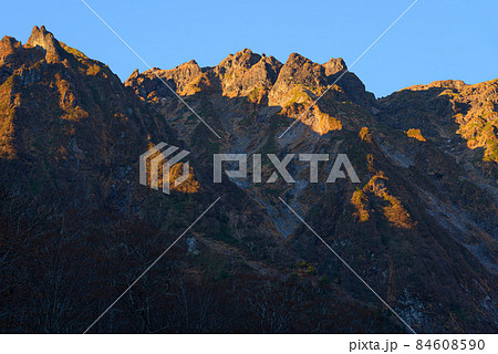 モルゲンロート・谷川岳一ノ倉沢の絶景 モルゲンロート・谷川岳一ノ倉沢の絶景 84608590