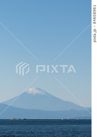 和田長浜海岸から相模湾越しに望む富士山 和田長浜海岸から相模湾越しに望む富士山 84608961