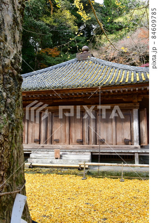 秋の富貴寺大堂　 84609785