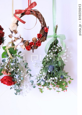 クリスマスのスワッグ 84609843