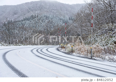 雪道・アイスバーン(大山鏡ヶ成付近) 雪道・アイスバーン(大山鏡ヶ成付近) 84612052