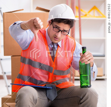 Delivery man drunk at work Delivery man drunk at work 84612932