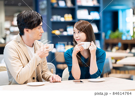 カフェ 友達 カップル デート ティータイム 撮影協力:Creadisce(丸善雄松堂株式会社) カフェ 友達 カップル デート ティータイム 撮影協力:Creadisce(丸善雄松堂株式会社) 84614764
