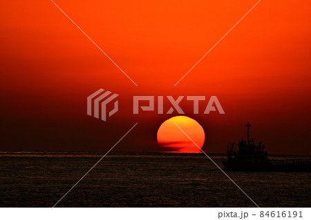 明石海峡大橋の夕日 84616191
