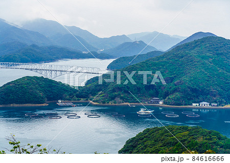 龍観山展望所からの眺め（若松大橋）【長崎県南松浦郡新上五島町】 84616666