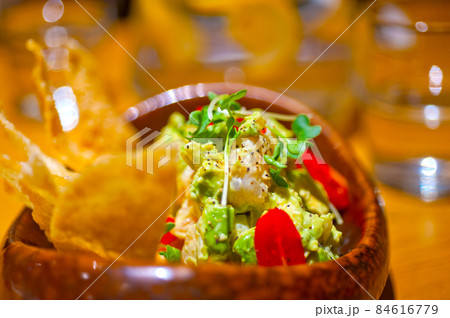 avocado and shrimps salad 84616779