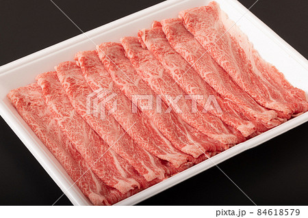 牛肩ロースすき焼き肉　(国産黒毛和牛) 84618579