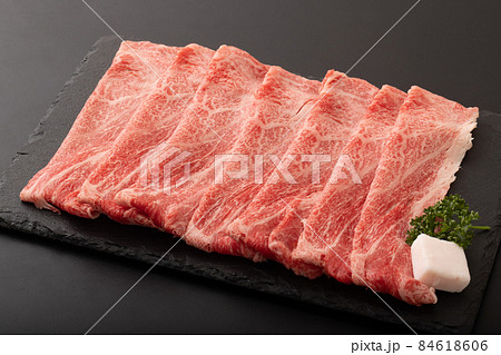 牛肩ロースすき焼き肉　(国産黒毛和牛) 84618606