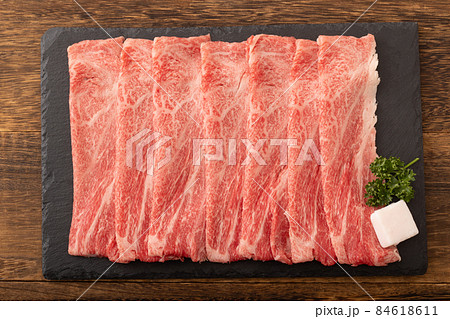 牛肩ロースすき焼き肉　(国産黒毛和牛) 84618611