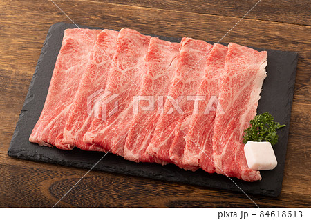 牛肩ロースすき焼き肉　(国産黒毛和牛) 84618613
