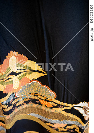 畳んでいた留袖についてしまったしわ 84623134