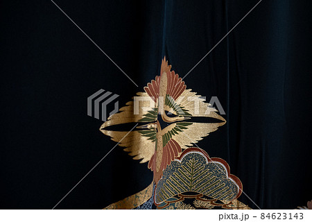 畳んでいた留袖についてしまったしわ 84623143