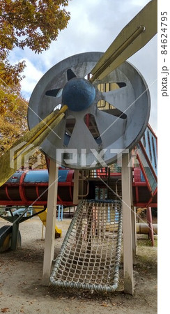 名古屋の牧野ヶ池緑地の遊具 名古屋の牧野ヶ池緑地の遊具 84624795