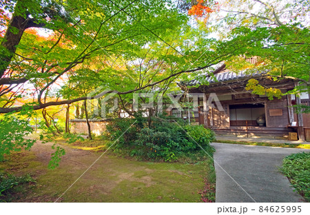 山口県下関市長府にある黄檗宗寺院覚苑寺の方丈 山口県下関市長府にある黄檗宗寺院覚苑寺の方丈 84625995