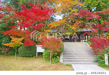 紅葉名所山口県下関市長府にある黄檗宗寺院覚苑寺 84626001