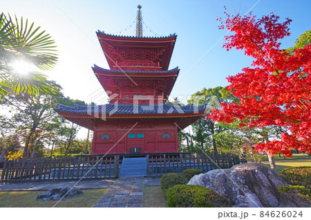 福岡県みやこ町にある朱塗りの豊前国分寺三重塔 福岡県みやこ町にある朱塗りの豊前国分寺三重塔 84626024