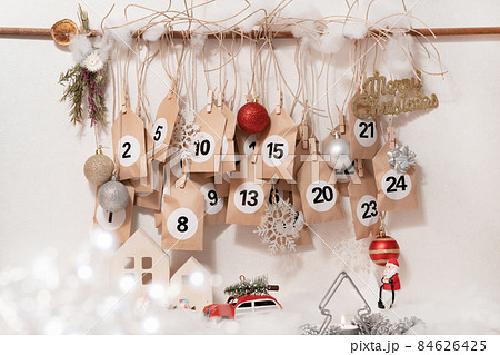 アドベントカレンダー　クリスマス　12月 84626425