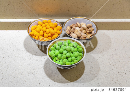 Roasted pistachios and peanuts in a peppery bright shell 84627894