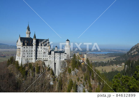 Castle Neuschwanstein at bright sunshine 84632899