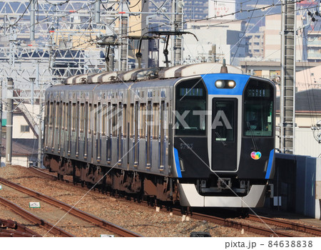 阪神 甲子園駅に到着する5700系電車 阪神 甲子園駅に到着する5700系電車 84638838