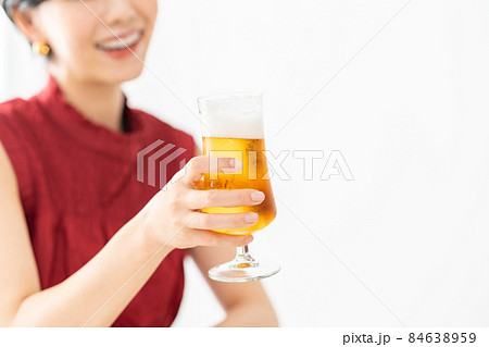 ビールをの若い女性(パーツ) ビールをの若い女性(パーツ) 84638959