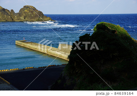 奄美市名瀬の有良集落の港湾風景 奄美市名瀬の有良集落の港湾風景 84639164